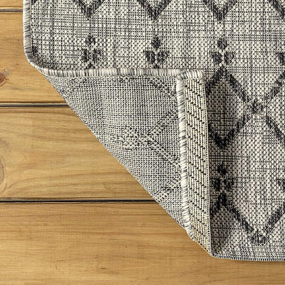 JONATHAN Y SMB108E-6R Ourika Moroccan Geometric Textured Weave Indoor/Outdoor Area Rug, Bohemian, Scandinavian for Bedroom, Kitchen, Living Room, Easy-Cleaning, Light Gray/Black, 6' Round